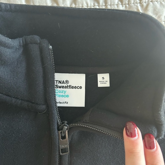 BNWOT TNA Cozy Fleece - Cropped Quarter Zip - Picture 3 of 4